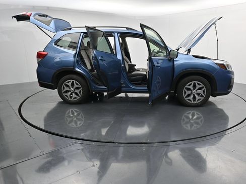 Used 2021 Subaru Forester Premium AWD/4WD image 39