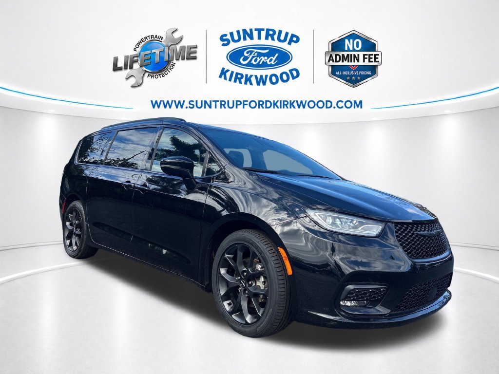 Used 2025 Chrysler Pacifica Limited FWD image 9