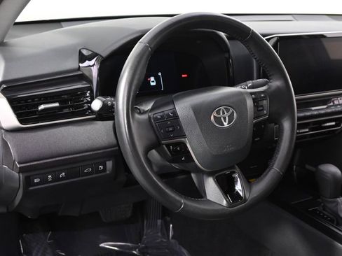 Used 2025 Toyota Camry LE w/ Convenience Package image 11