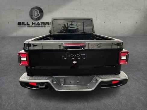 Used 2021 Jeep Gladiator Overland AWD/4WD image 6