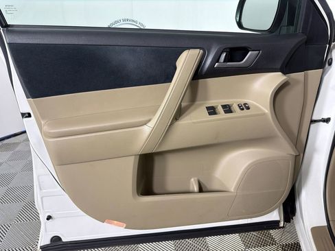 Used 2013 Toyota Highlander Plus image 10