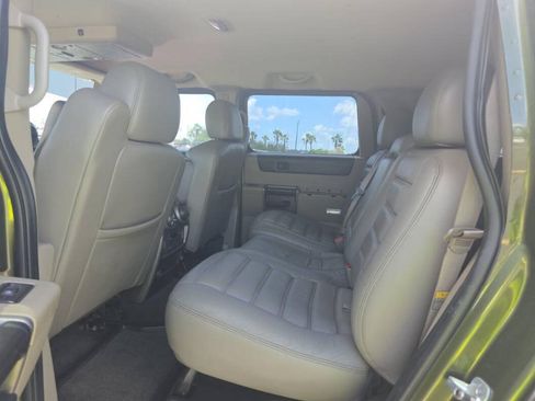 Used 2004 HUMMER H2 w/ Preferred Equipment Group AWD/4WD image 2