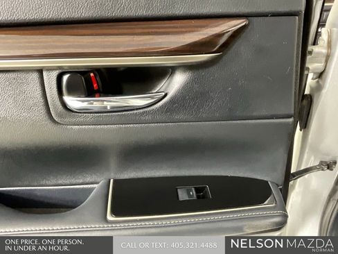 Used 2016 Lexus ES 350 w/ Luxury Package w/Wood Trim FWD image 17