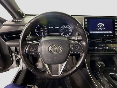 Used 2020 Toyota Avalon XSE image 13