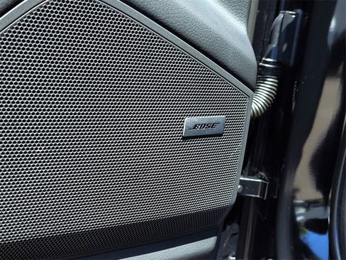 Used 2022 Porsche Cayenne w/ Premium Package image 11