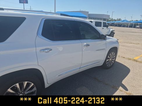 Used 2022 Chevrolet Traverse Premier w/ LPO, Blackout Package FWD image 23