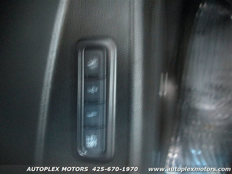 Used 2018 Chevrolet Suburban Premier AWD/4WD image 36