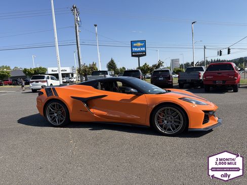 Used 2024 Chevrolet Corvette Z06 RWD image 6