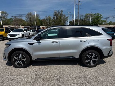 Certified 2021 Kia Sorento EX FWD image 4