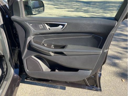 Used 2019 Ford Edge Titanium w/ Equipment Group 301A image 24