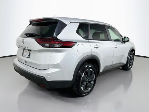 Used 2025 Nissan Rogue SV FWD image 4