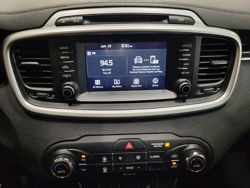 Used 2018 Kia Sorento AWD image 25
