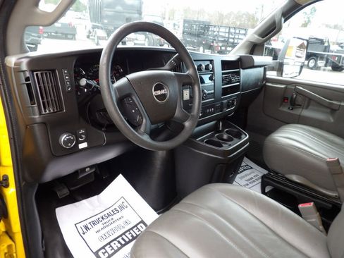 Used 2021 GMC Savana 3500 Extended w/ Power Convenience Package image 16