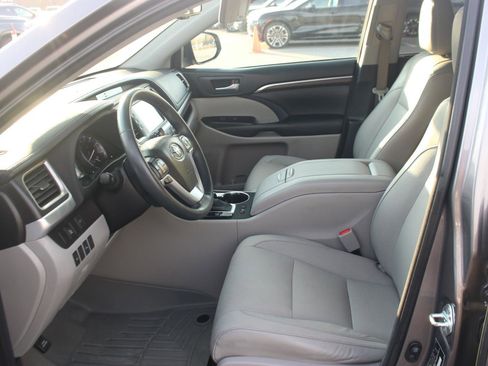 Used 2016 Toyota Highlander Limited image 15