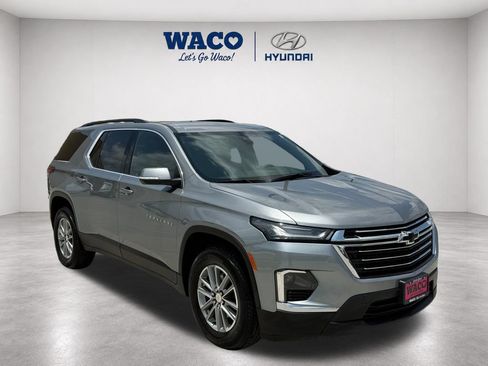 Used 2023 Chevrolet Traverse LT FWD image 1