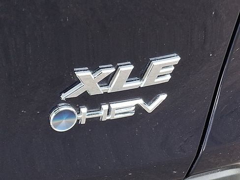 Used 2025 Toyota RAV4 XLE image 33