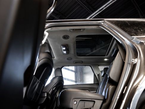 Used 2022 Kia Telluride SX w/ SX Prestige Package AWD/4WD image 9