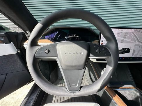 Used 2022 Tesla Model S image 14