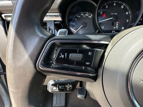 Certified 2023 Porsche Macan Turbo image 18