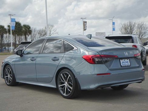 Used 2023 Honda Civic Touring image 4