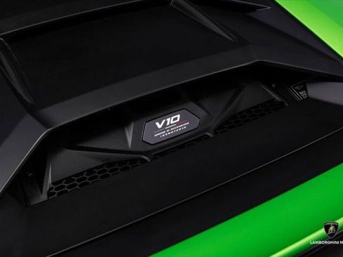 Used 2024 Lamborghini Huracan Sterrato AWD/4WD image 10
