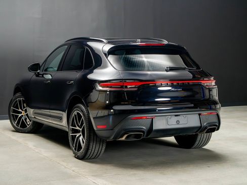 Certified 2025 Porsche Macan AWD/4WD image 3