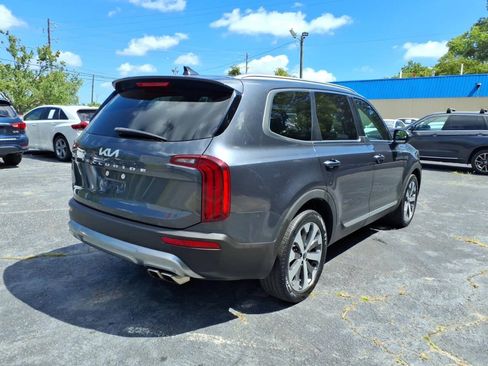 Used 2022 Kia Telluride S FWD image 3