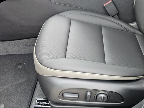 New 2026 Chevrolet Trax ACTIV w/ Sunroof Package FWD image 24