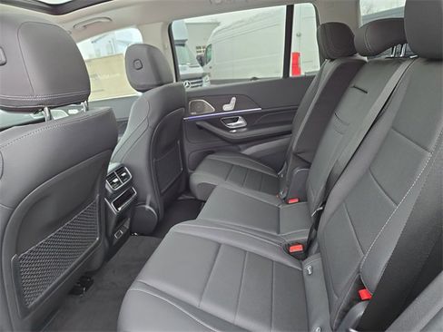 New 2026 Mercedes-Benz GLS 450 4MATIC image 29