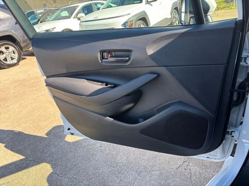 Used 2025 Toyota Corolla LE image 20