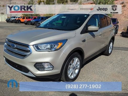 Used 2017 Ford Escape SE w/ Equipment Group 201A image 1