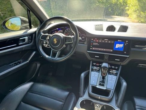 Used 2023 Porsche Cayenne AWD/4WD image 28