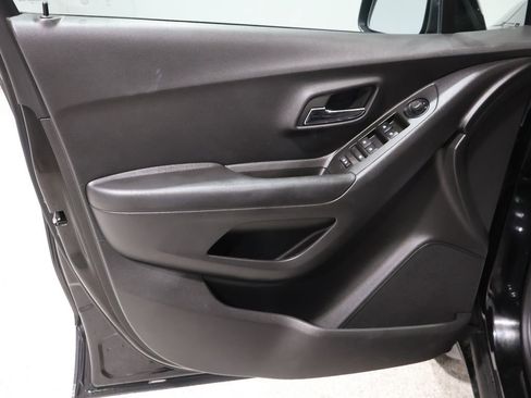 Used 2022 Chevrolet Trax LT w/ Premium Seat Package image 13