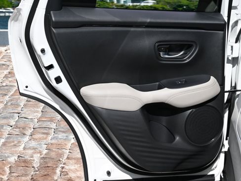 New 2025 Honda HR-V LX image 11