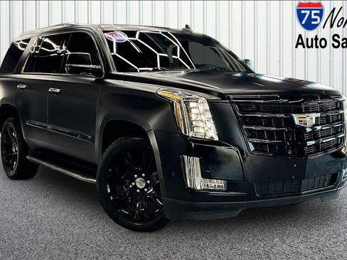 Used 2017 Cadillac Escalade Luxury AWD/4WD image 1