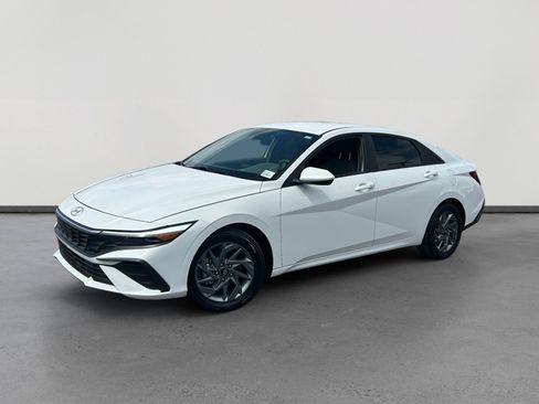 Used 2024 Hyundai Elantra Blue FWD image 1