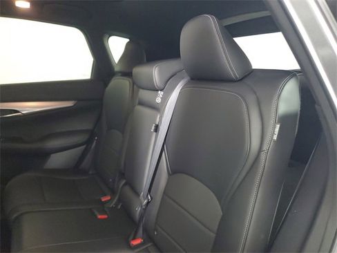 Used 2021 INFINITI QX50 Luxe w/ Appearance Package image 12