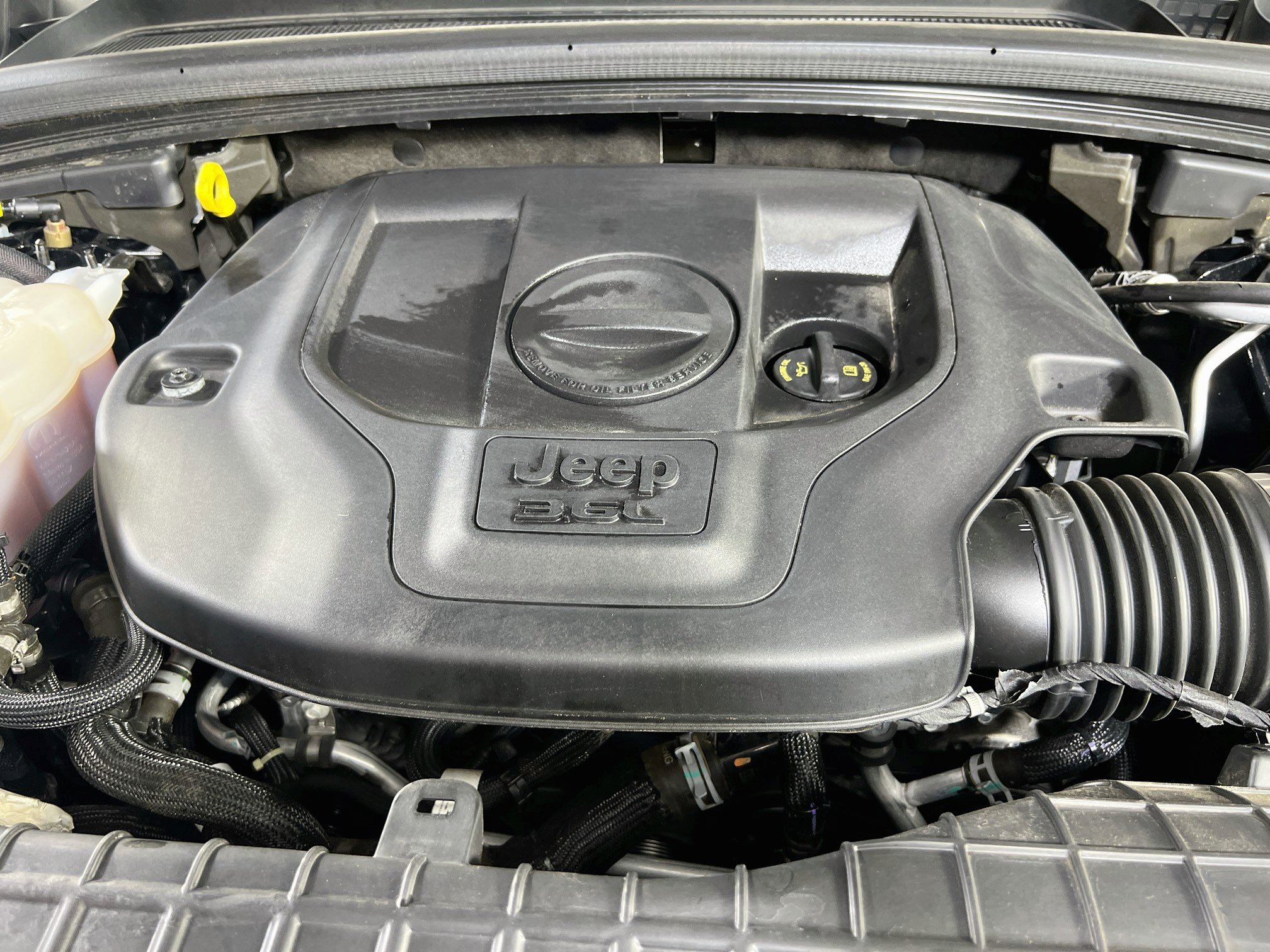 Used 2023 Jeep Grand Cherokee Overland w/ Luxury Tech Group IV AWD/4WD image 29