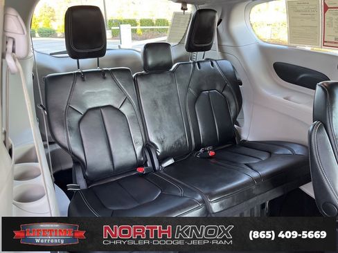 Used 2024 Chrysler Pacifica Touring-L image 26