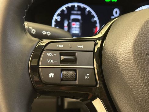 Certified 2025 Honda HR-V EX-L image 32