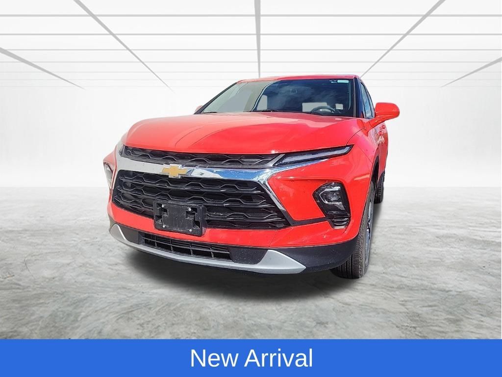 Used 2026 Chevrolet Blazer LT FWD image 1