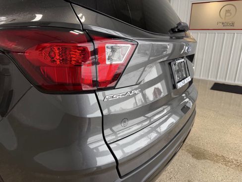 Used 2019 Ford Escape SE image 22