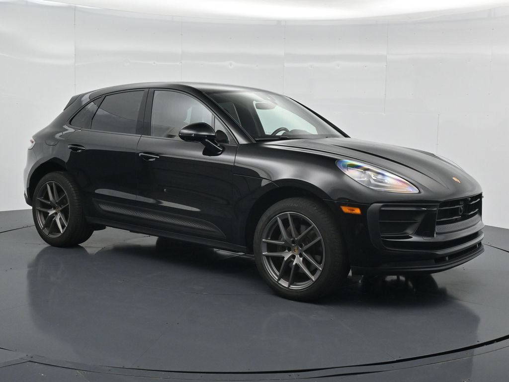 Certified 2023 Porsche Macan AWD/4WD image 9