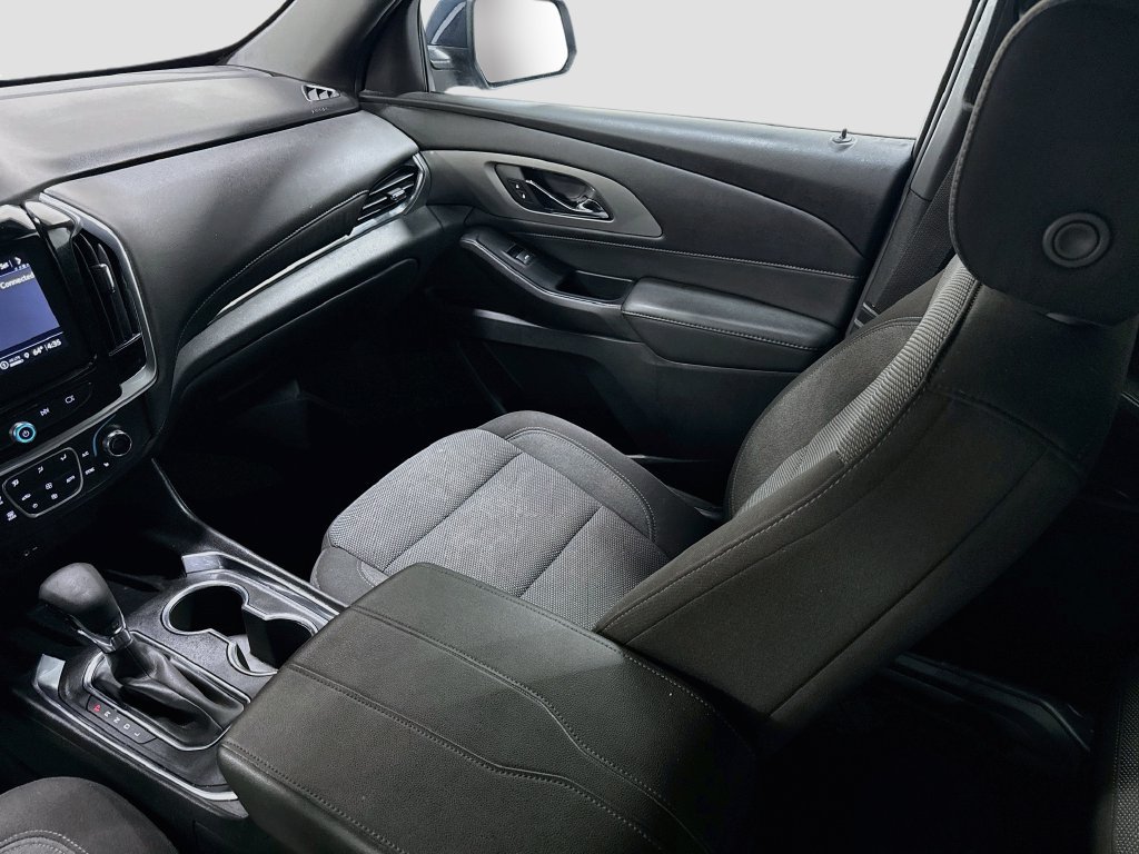 Used 2023 Chevrolet Traverse LT FWD image 23
