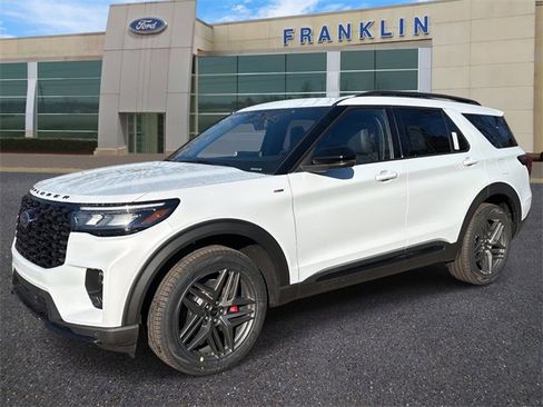 New 2026 Ford Explorer ST-Line w/ ST-Line Street Pack image 3