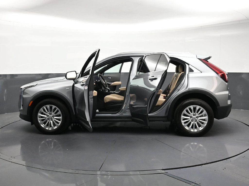 Used 2024 Cadillac XT4 Luxury w/ Cold Weather Package AWD/4WD image 34