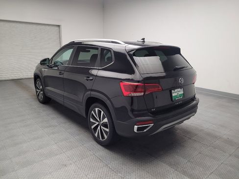 Used 2023 Volkswagen Taos SE w/ Panoramic Sunroof Package FWD image 5