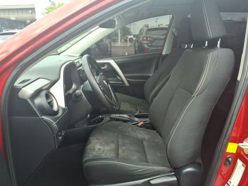 Used 2017 Toyota RAV4 XLE AWD/4WD image 5