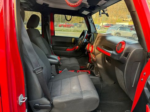 Used 2012 Jeep Wrangler Unlimited Sport image 82