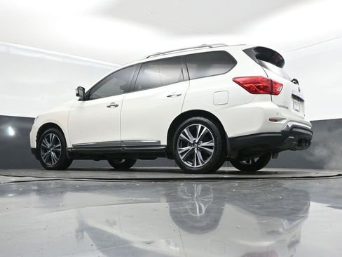 Used 2019 Nissan Pathfinder Platinum image 40